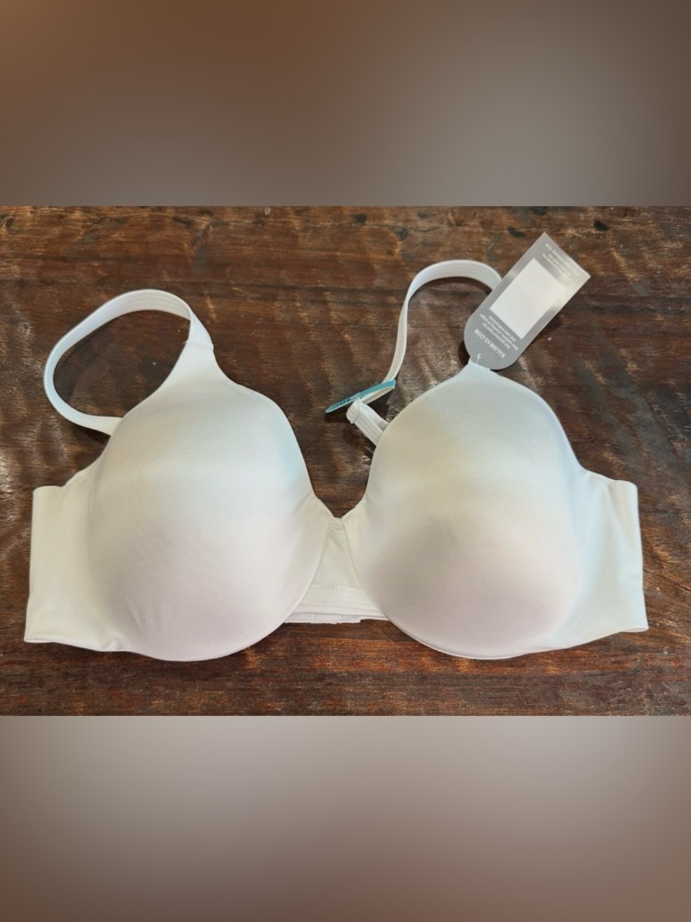 NWT Bali White Seamless Underwire smoothing  Bra 40C